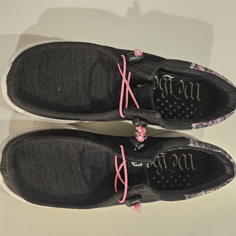Howitzer Womans Size 9 Black/Pink Slip On Shoe